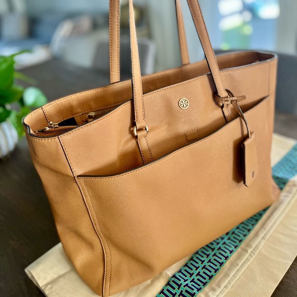 Tory Burch Robinson Tote 46334 - Picture 4 of 10